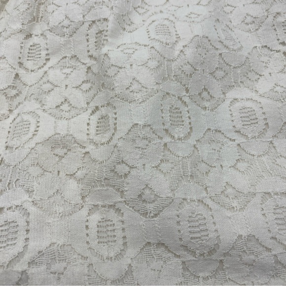 Ann Taylor Loft Eyelet Lace Shorts Size 2 100% Cotton Lined 3.5 Inseam Pockets - Picture 4 of 6